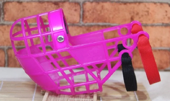 Adjustable plastic dog muzzle – anti-biting and anti-barking basket-style mouth cover for dogs in sizes S/M/L.