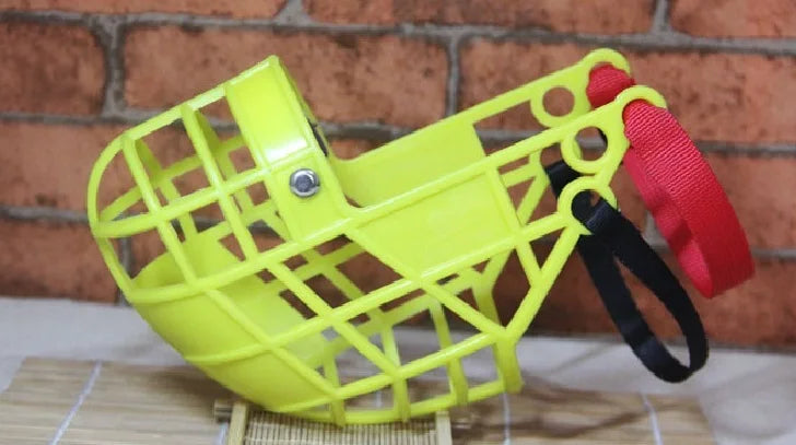 Adjustable plastic dog muzzle – anti-biting and anti-barking basket-style mouth cover for dogs in sizes S/M/L.