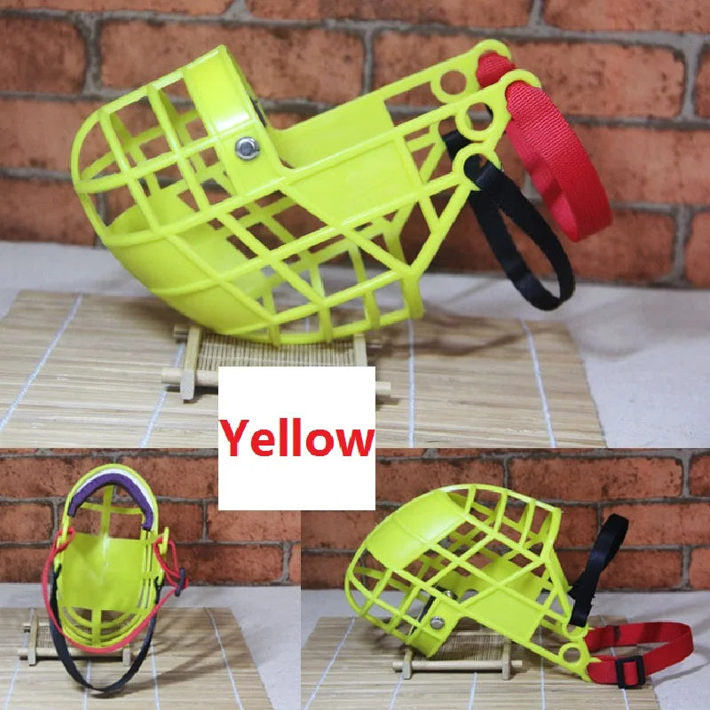 Adjustable plastic dog muzzle – anti-biting and anti-barking basket-style mouth cover for dogs in sizes S/M/L.