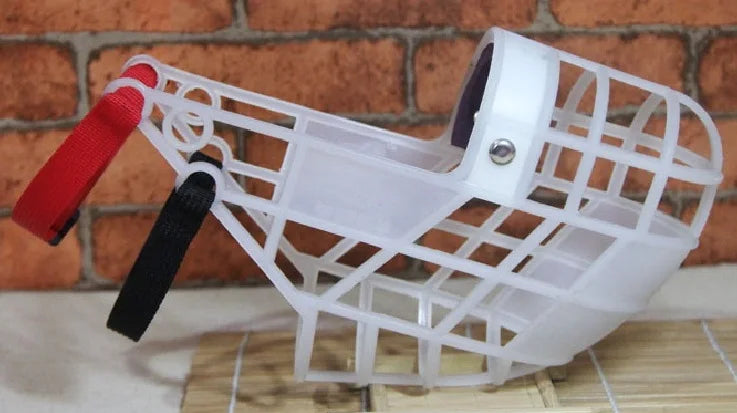 Adjustable plastic dog muzzle – anti-biting and anti-barking basket-style mouth cover for dogs in sizes S/M/L.