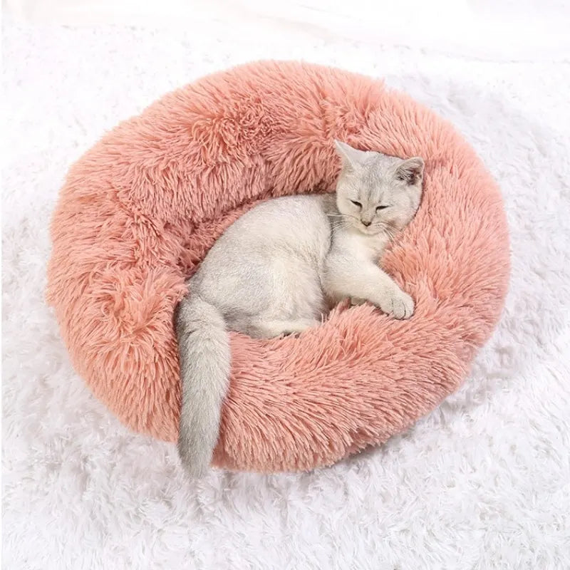 Soft plush round pet bed for cats and dogs – warm and comfortable sleeping bed in multiple sizes.