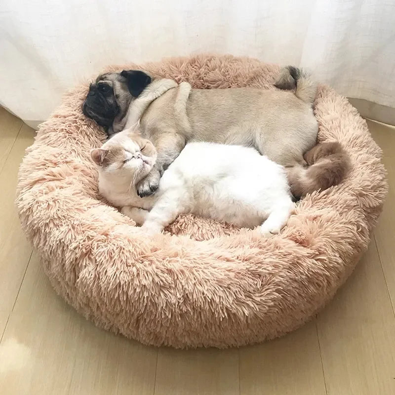 Soft plush round pet bed for cats and dogs – warm and comfortable sleeping bed in multiple sizes.