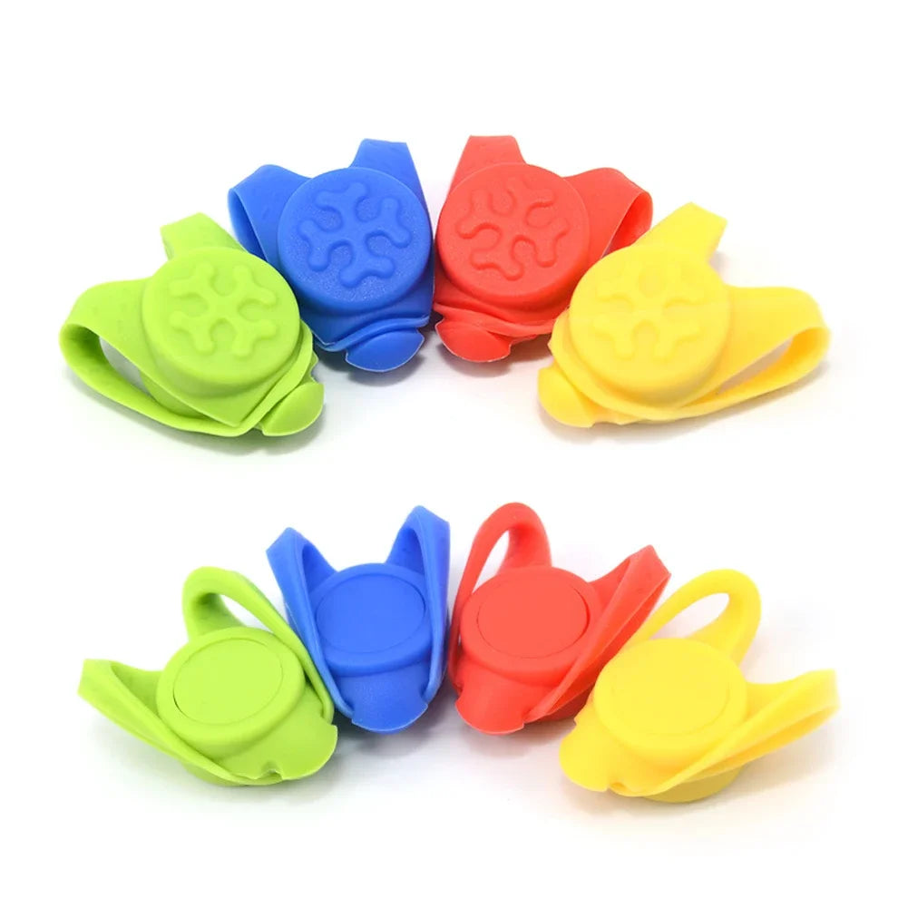 LED silicone pet pendant – flashing glow light collar accessory for dogs, safe and luminous for night visibility.