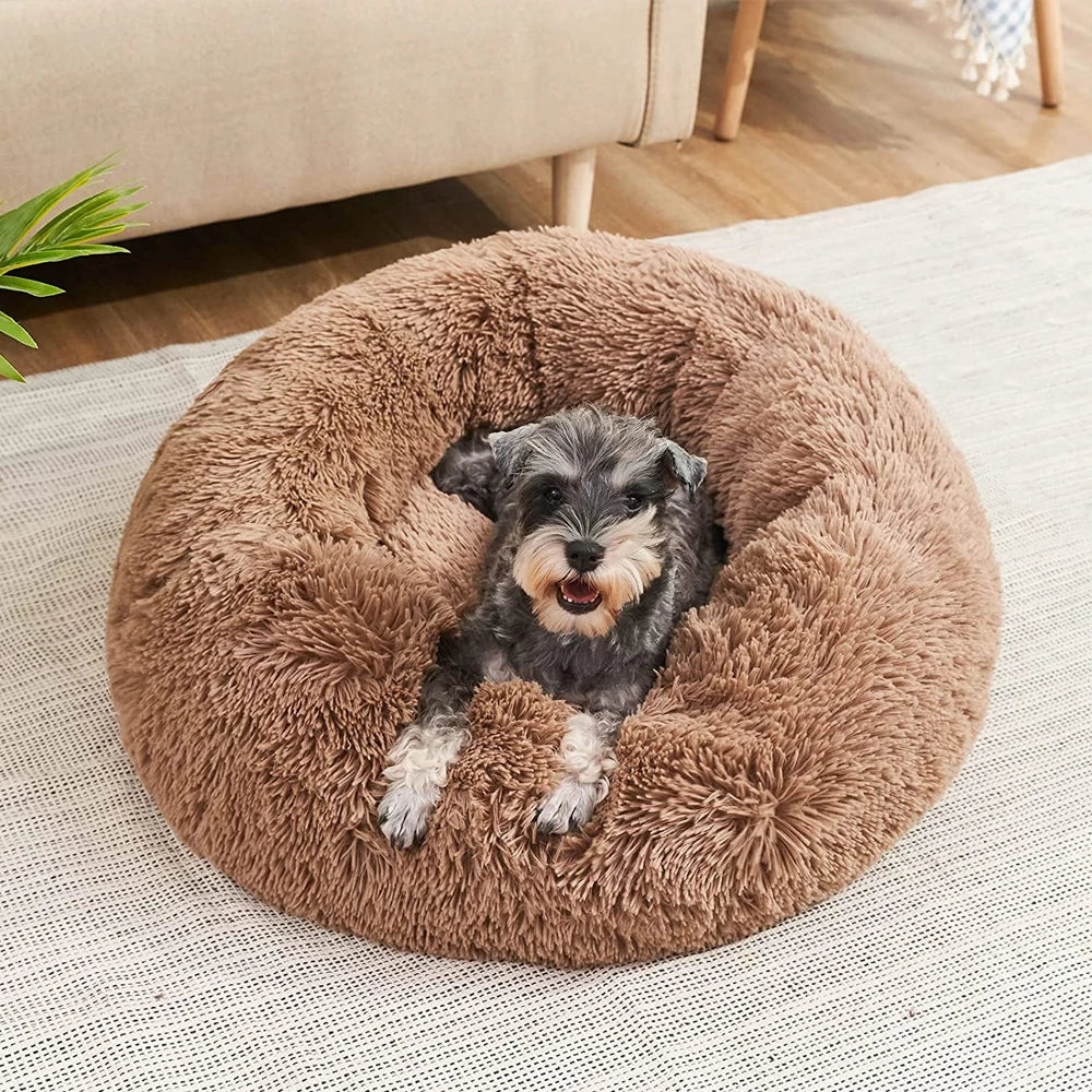 Soft plush round pet bed for cats and dogs – warm and comfortable sleeping bed in multiple sizes.