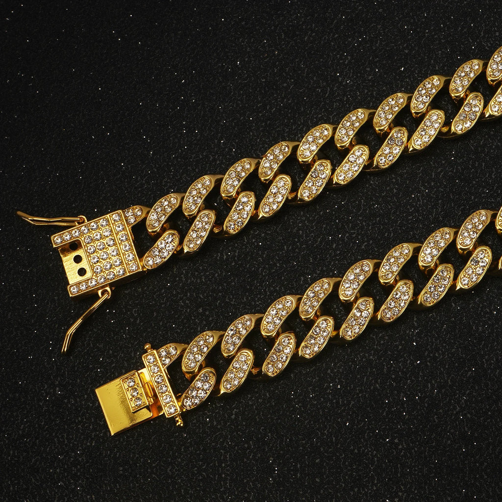 Diamond Cuban metal chain dog collar – stylish jewelry collar with secure buckle for dogs and cats.